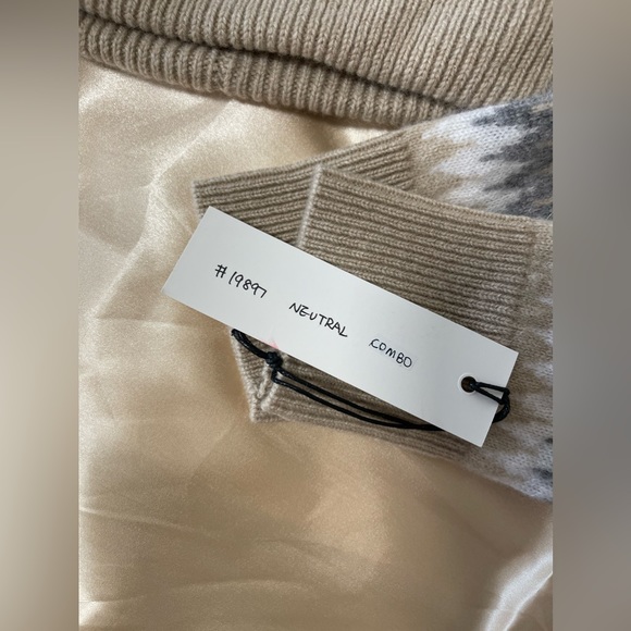 White+Warren cashmere beanie and gloves set neutral combo for Christmas - Picture 7 of 7